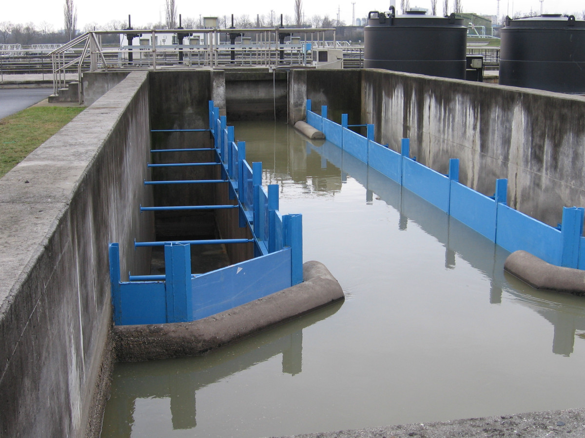 Norné stěny a přelivové hrany na ČOV a v retenčních nádrží