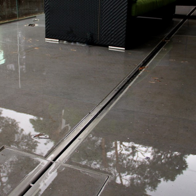 Nerezové žlaby pro občanské stavby