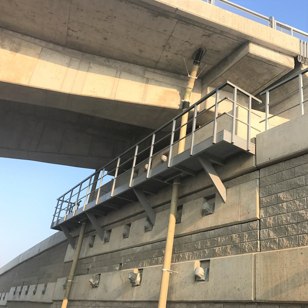 Revizní lávky na mostech